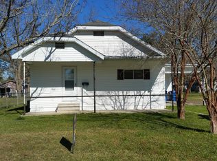 606 4th St, Jennings, LA 70546