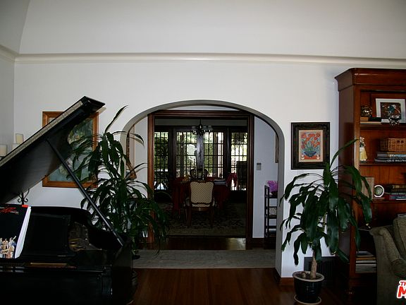 4th image of 1633 S Crest Dr