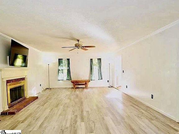 3rd image of 510 Squire Cir