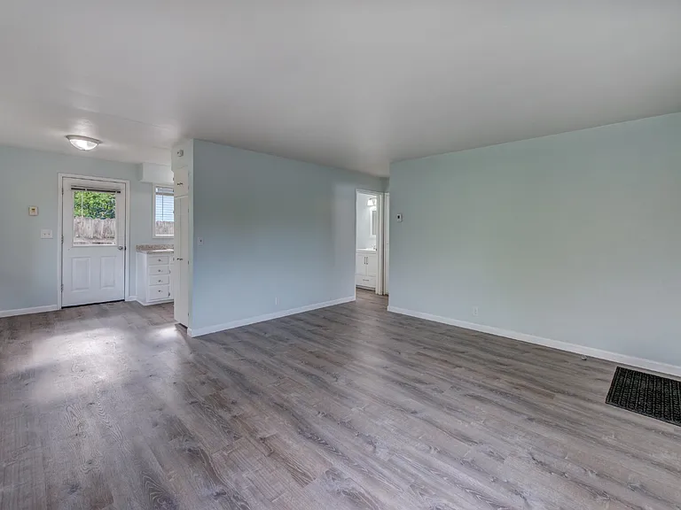 1417 Jefferson St — Photo 8