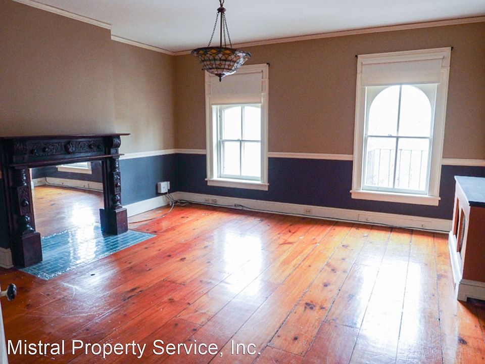 1st image of 244 Grand St APT 4