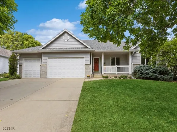 6741 Bramwell Ct, Johnston, IA 50131