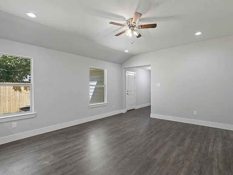 2327 Harding St — Photo 14