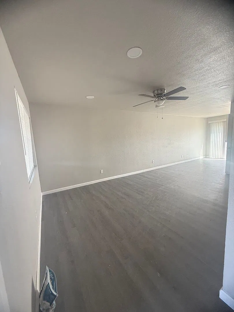305 N Lake Ave — Photo 2