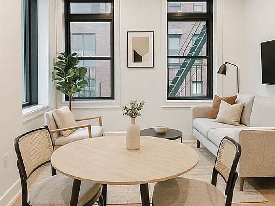 1st image of 307 W 39th St APT 2E
