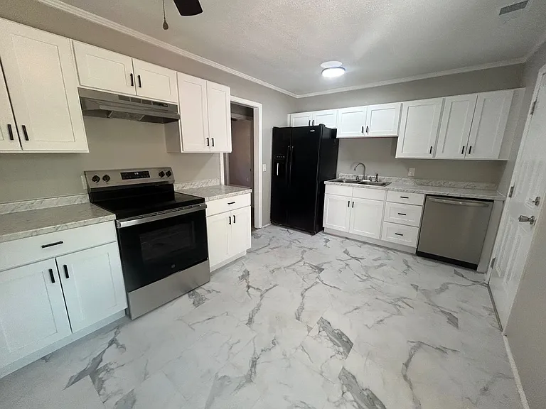 4539 Bluff Rd — Photo 3