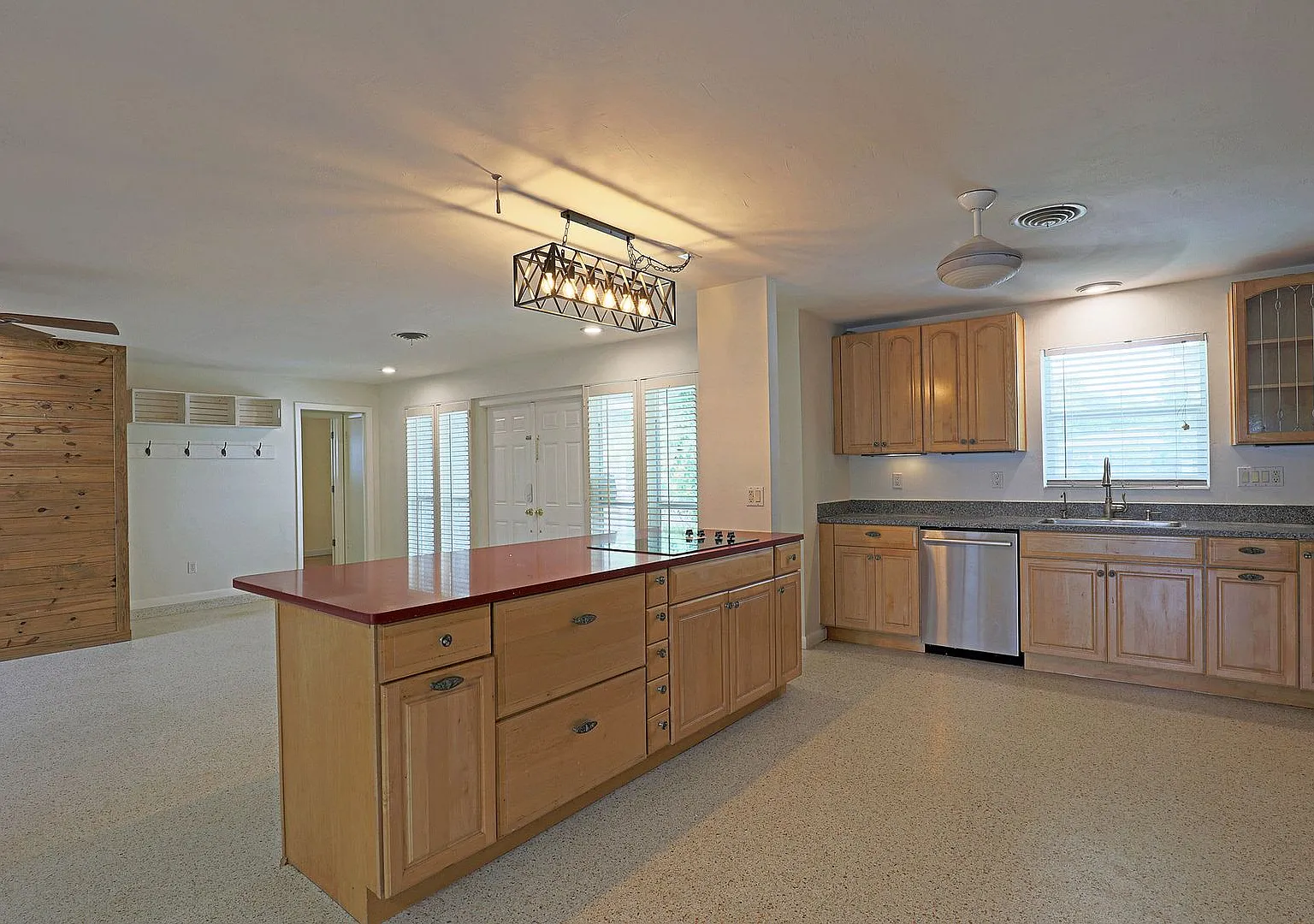 Rare Dual Primary Suites in Seminole Estates No HOA, Quick Move-In — Photo 2