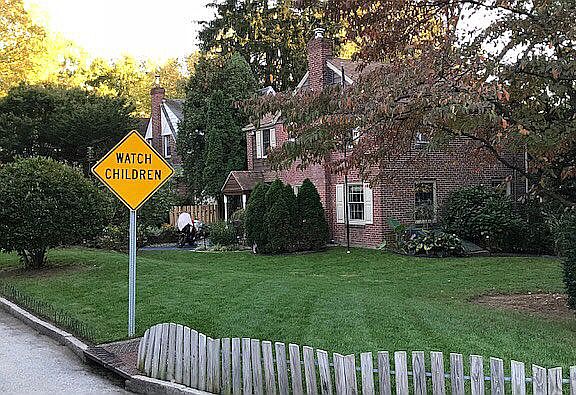 Corner across front to house