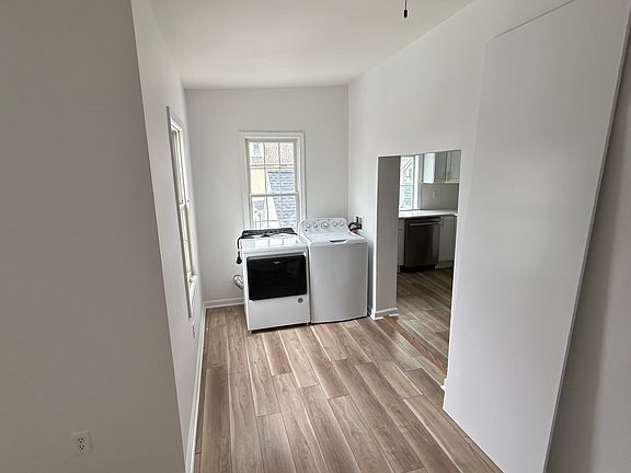 4th image of 427 W Glenwood Ave #2