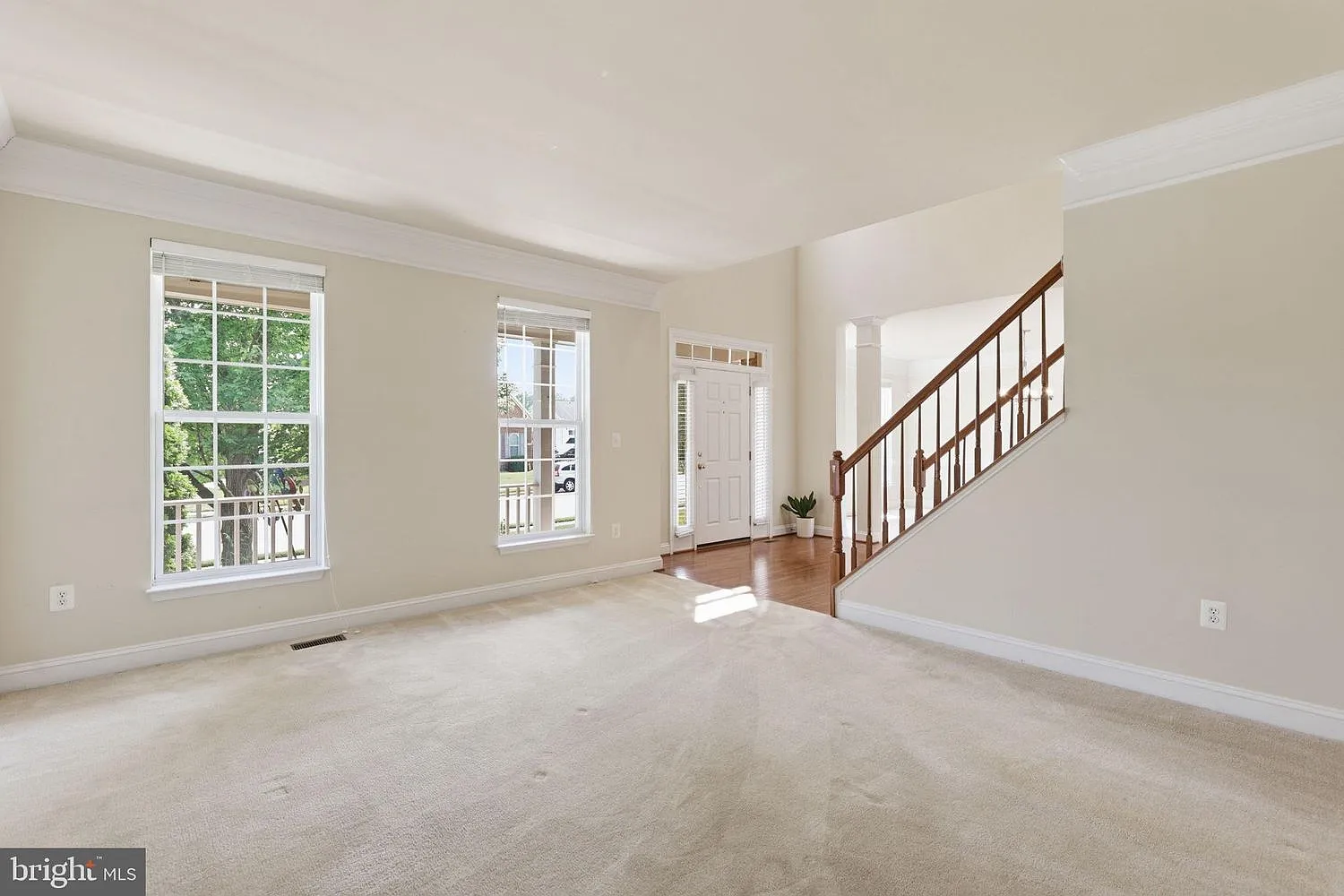 5 bed, 4620 sqft, $3,999 — Photo 4
