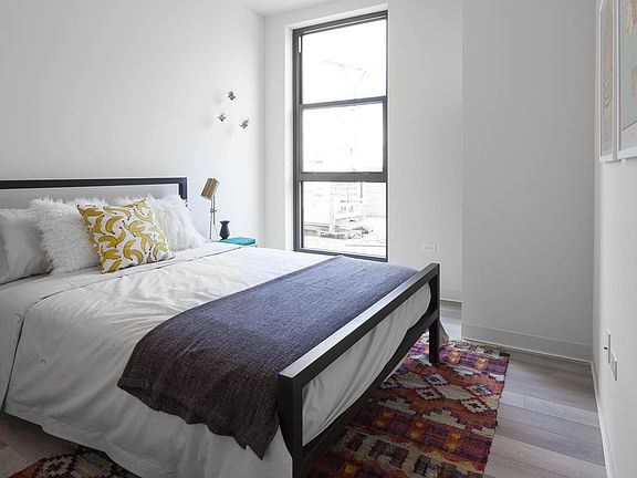 4th image of 2203 N Milwaukee Ave #222