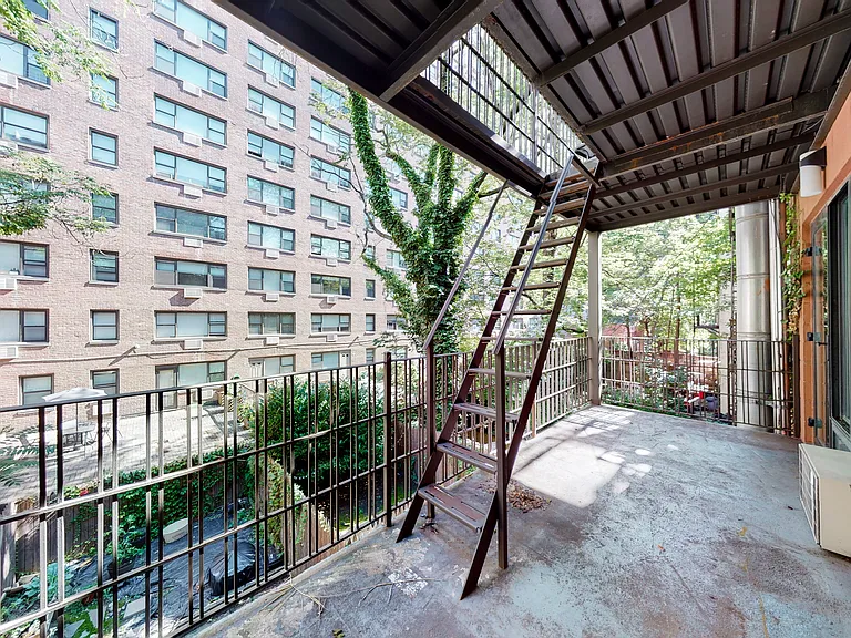 415 E 78th St #2C — Photo 1