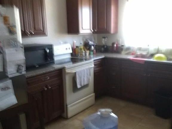 3rd image of 121 Paul Ave