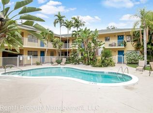 4290 Gulfstream Dr APT 7, Naples, FL 34112