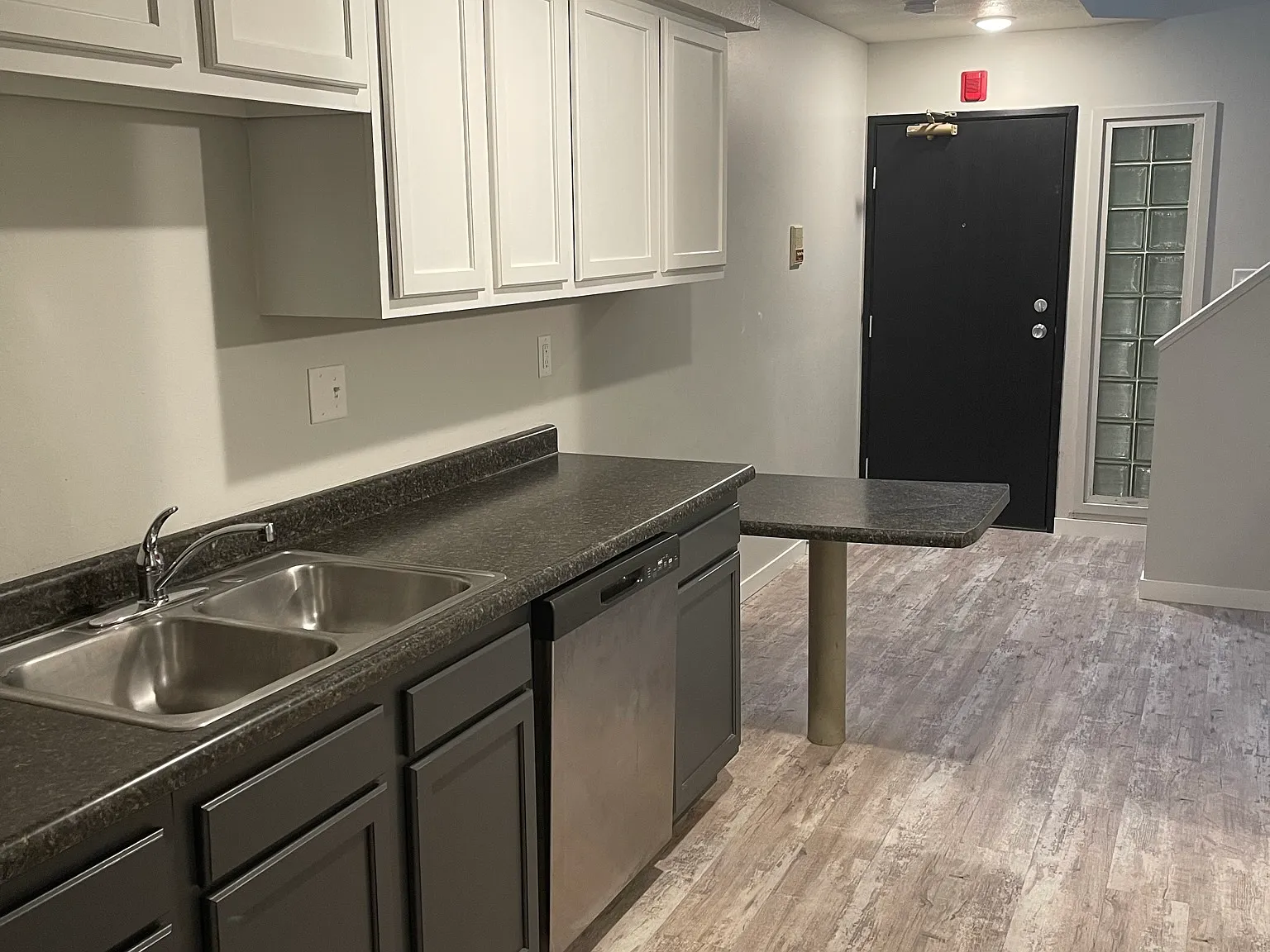 1 bed, $1,476 — Photo 3