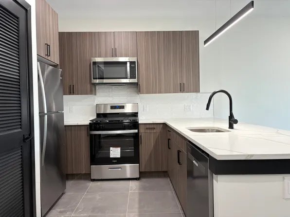 138 Mallory Avenue image 1 of 8