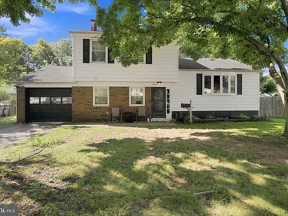 2nd image of 1305 Yellowstone Dr