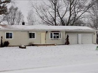 28 New Moon Ter S, Springfield, MI 49037