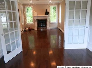 38 Elvira Ct, Staten Island, NY 10306