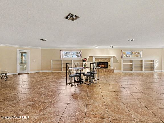 2nd image of 1351 Cherry Hills Rd NE