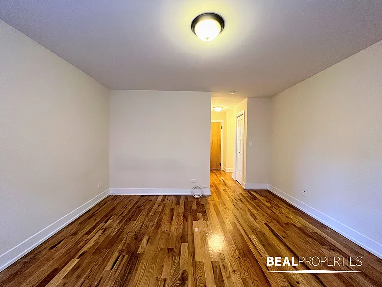 555 W Arlington Pl — Photo 8