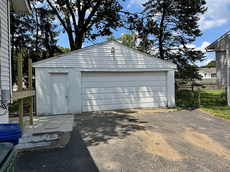1394 Seaton Ct — Photo 3