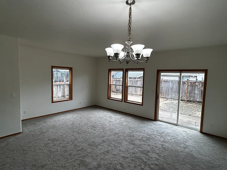 614 S 41st Ct — Photo 4