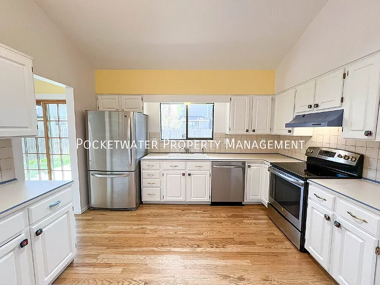 5452 Blackhawk Rd — Photo 12
