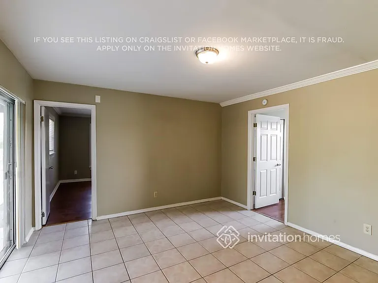 1382 Woodcrest Rd E — Photo 10