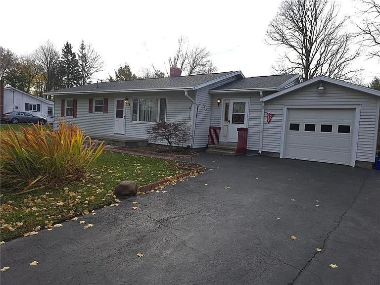 379 Hollybrook Rd — Photo 4