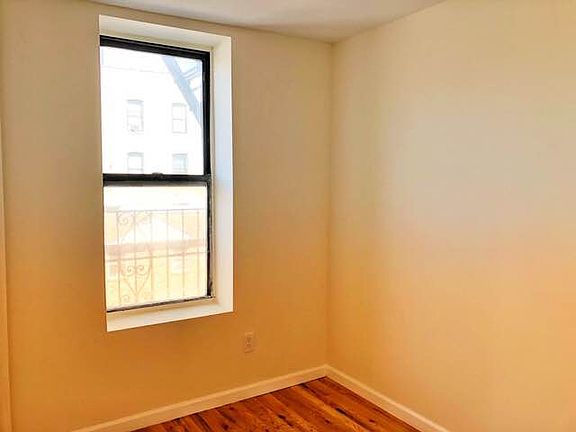 5th image of 260 Brook Ave APT 3