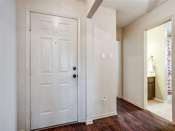 5th image of 2307 Brookview Dr