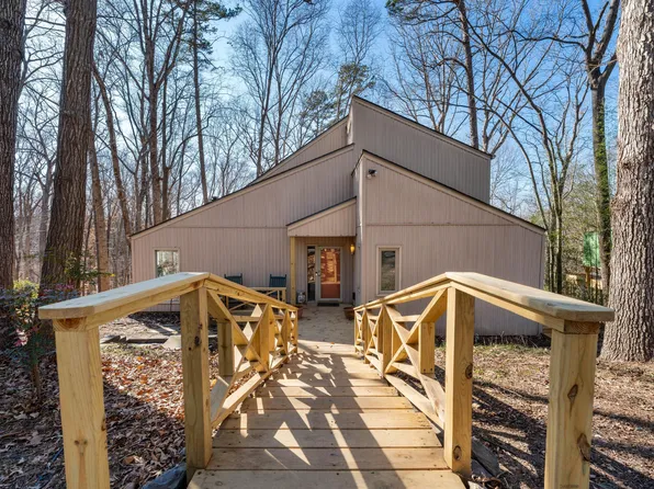 2901 Debra Dr, Raleigh, NC 27607