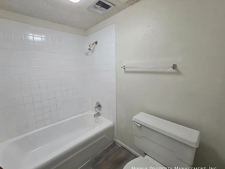 Whispering Oaks 1904 N. Midland — Photo 32