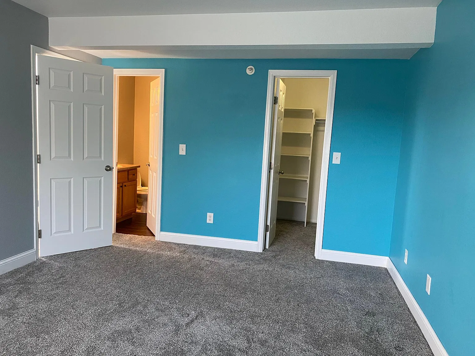 2 bed, 1230 sqft, $2,100 — Photo 3
