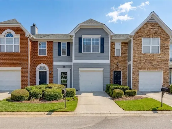 6245 Shoreview Cir, Flowery Branch, GA 30542