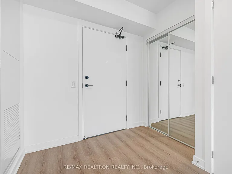 100 Queens Cay E #2508 — Photo 11
