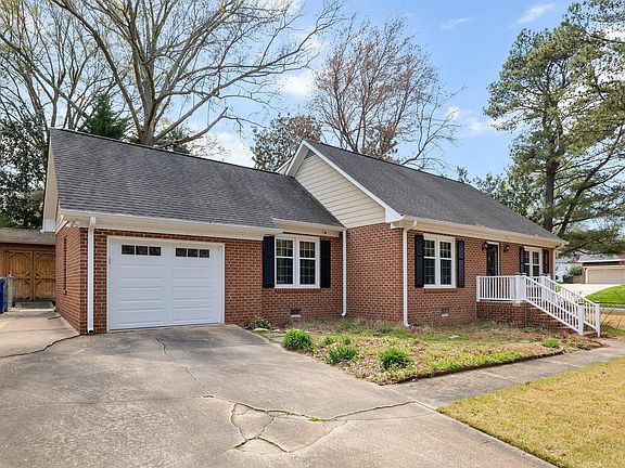 3rd image of 400 Cedar Hill Ln