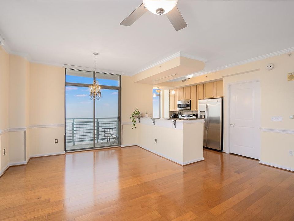 Stunning End Unit, Hardwood Floors, tons of natural light