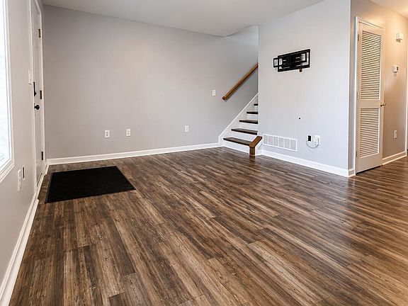 5th image of 809 Isabella St