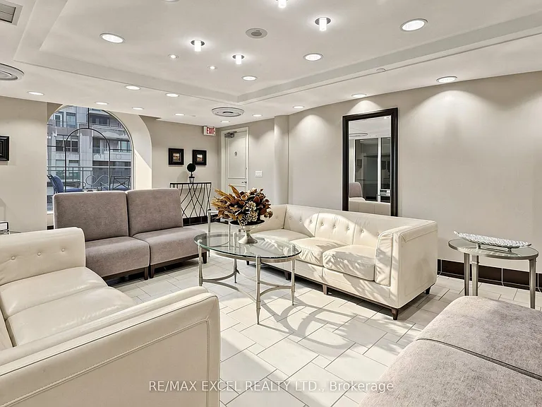 350 Red Maple Rd #508 — Photo 38