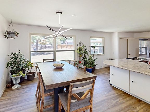 4th image of 215 W 25th St