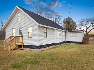 6076 Chestnut Rd, Oconto Falls, WI 54154