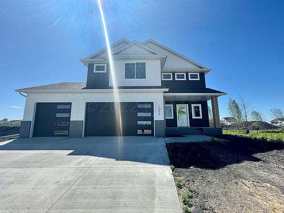 2nd image of 554 Hunters Dr S