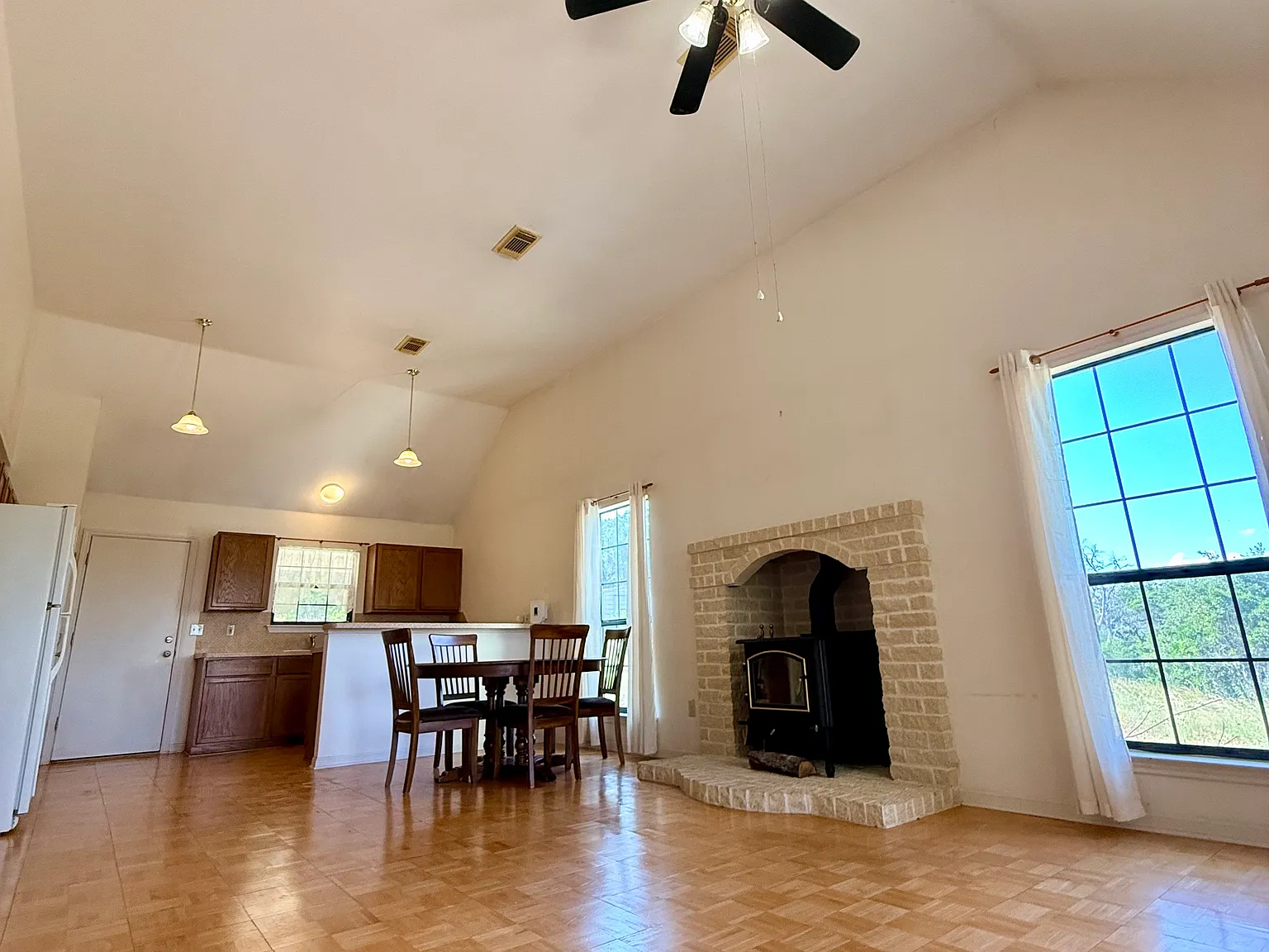 2 bed, 1020 sqft, $1,500 — Photo 4