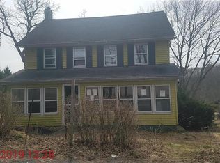 3865 Cedar Dr, Walnutport, PA 18088