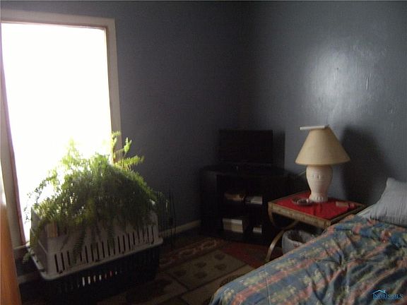 4th image of 555 Plymouth St