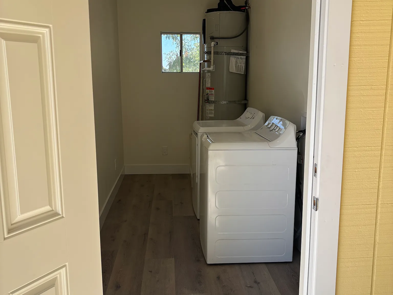 2 bed, 892 sqft, $2,200 — Photo 2