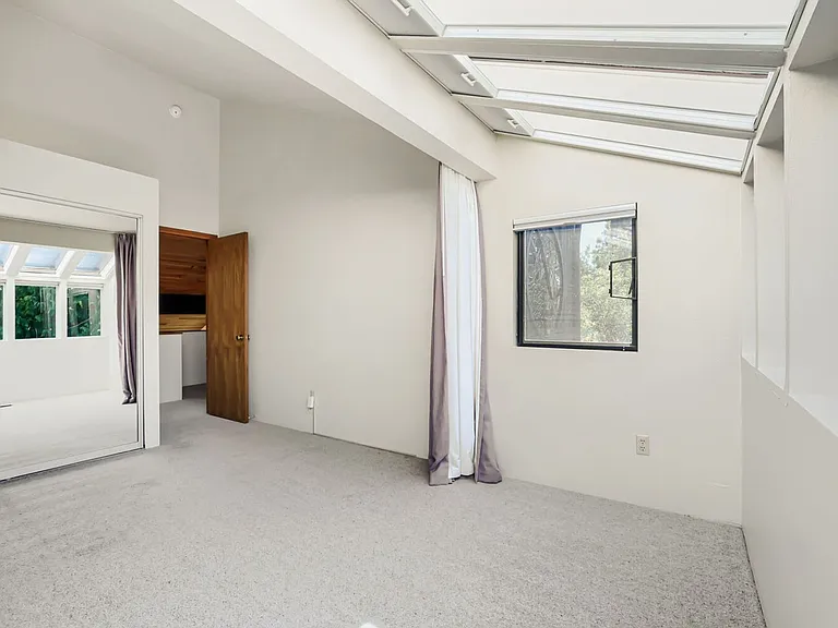 2532 E McGraw St — Photo 12