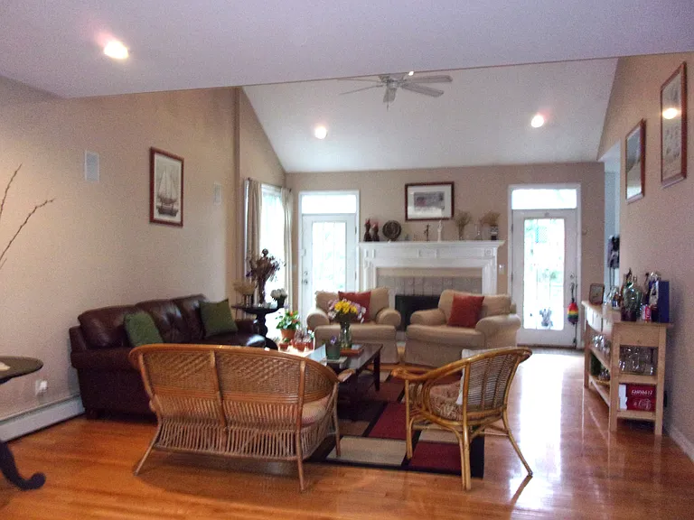 5 Old Country Rd — Photo 6